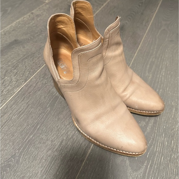 Silent D tan leather ankle boot - Picture 2 of 8
